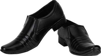 

Shockerrock Basic Slip On For Men(Black, Subtle black