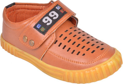 

Trilokani Boys, Beige