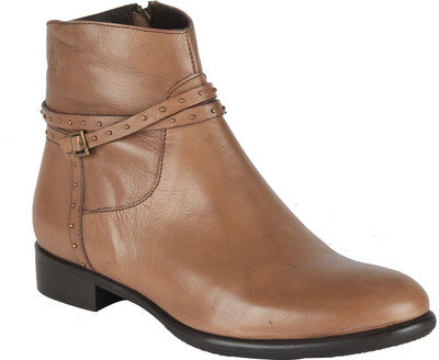 

Salt N Pepper 14-483 England Taupe Boots Boots For Women(Tan