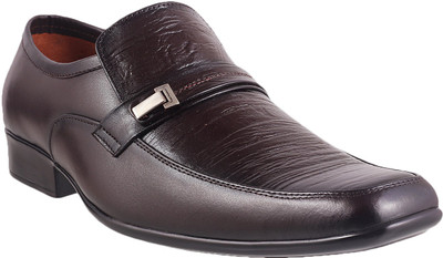 

Metro Awesome Slip On For Men(Maroon, 44;maroon