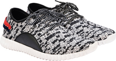 

Walkjump trending sneakers, canvas shoes, party wear Corporate Casuals For Men(Black, White