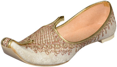

Kolapuri Center Mojaris For Men(White)