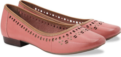 

Clarks Henderson Hot Coral Leather Slip On shoes For Women(Pink, Coral leathe