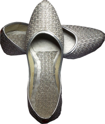 

Craft Banaras MAHARAANI JUTI Party Wear For Women(White