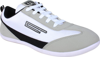 

Histeria Star White & Black Casual Shoes For Men(White, Black