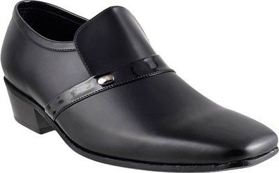 

Metro Awesome Slip On Shoes For Men(Black, 44;maroon