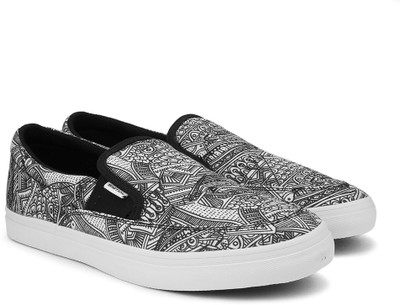 

United Colors of Benetton Men Canvas Loafers For Men(Black, White, 903
