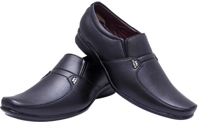 FASHION VICTIM Slip On For Men(Black)