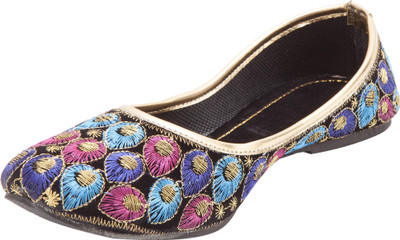 

Footrendz Feminine Jutis For Women(Multicolor