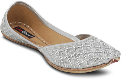 

Get Glamr Designer Mojaris For Women(Silver