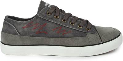 Spunk Versa Sneakers