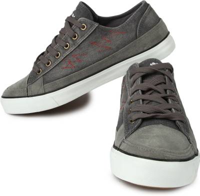 Spunk Versa Sneakers