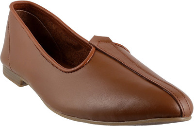 

Mochi Trendy Mojaris For Men(Tan, 23;tan