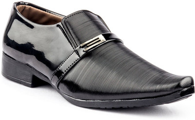 

Big Wing Black Slip On Shoes For Men(Black)
