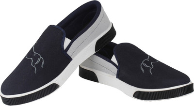 52% OFF on Super Matteress Blue-132 Casuals For Men(Blue, White) 52% OFF on Super Matteress Blue-132 Casuals For Men(Blue, White)