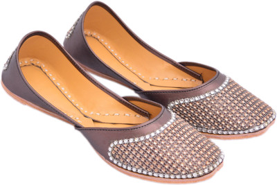 

Myra Beautiful Kashmiri Work Jutis For Women(Brown)