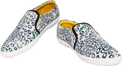 

Prakum Canvas Shoes For Men(White, Black)