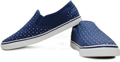 Fast Trax Scoop Walking Shoes For Women(Black, Navy, Red, White