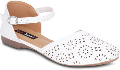 

Get Glamr Sansa Jutis For Women(White