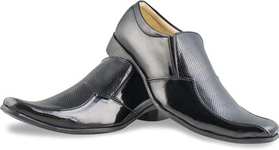 

Zapatoz Slip On Shoes For Men(Black