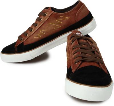 Spunk Versa Sneakers