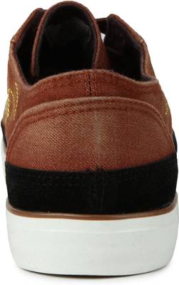 Spunk Versa Sneakers