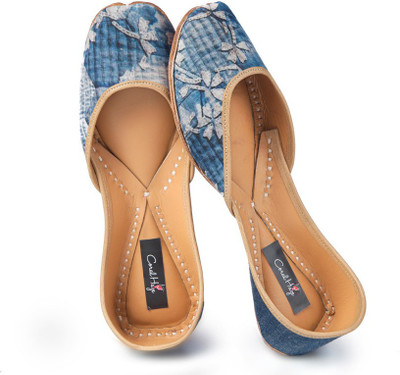 

Coral Haze Jutis For Women(Multicolor