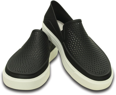 

Crocs Casuals For Women(Black), 202363-066