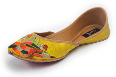 

Coral Haze Jutis For Women(Multicolor, Yellow