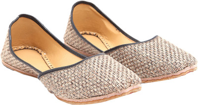 

Ridhi Sidhi Marvelous Jutis For Women(Black)