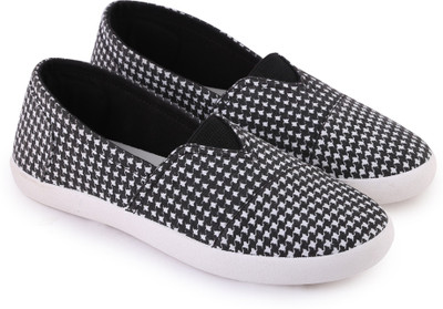 

Globalite Celia Casuals For Women(Black, Black dot