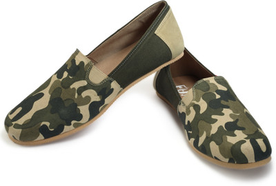 

FUNK Bard Multicolor Casuals For Men(Green, Multicolor)