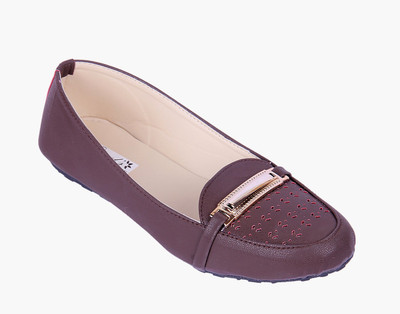 

Goyal Brown Cutwork Loafers For Women(Brown