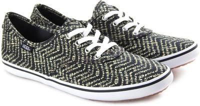 

Vans Huntley Canvas Shoes For Women(Blue, (chevron) indigo