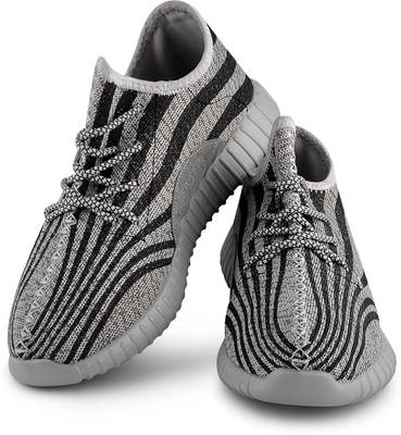 HIZAA Sneakers