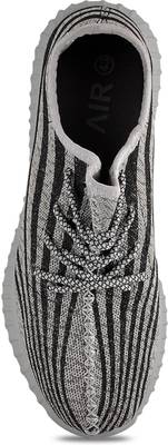 HIZAA Sneakers