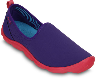 

Crocs Casuals For Women(Purple), 14698-5f7