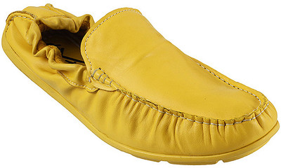 

Metro Da Vinchi Loafers For Men(Black, 33;yellow
