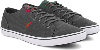 

United Colors of Benetton Men Sneakers For Men(Grey, White, 901