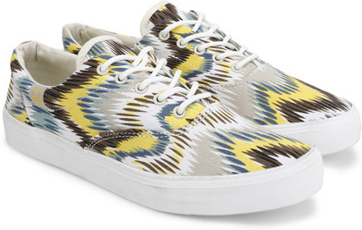 

United Colors of Benetton Men Boat Shoes For Men(Multicolor, 905