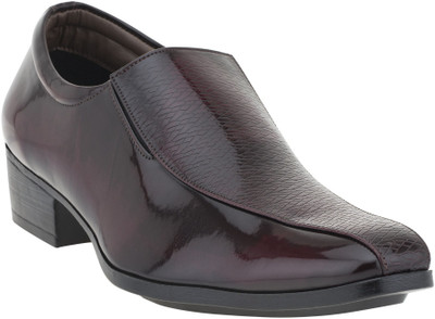 

Footista Vanquish Slip On For Men(Maroon), Cherry