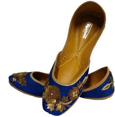 

Coral Haze Jutis For Women(Multicolor