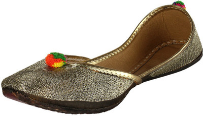 

Saashiwear Punjabi Jutis For Women(Black)