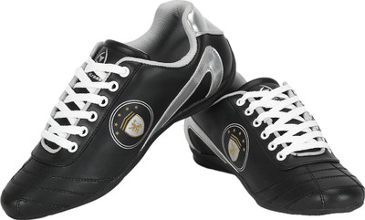 

Knight Ace Sports Canvas Shoes For Men(Black, White