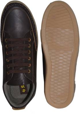Strive Trendy Sneakers