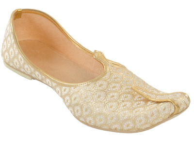 

Kolapuri Center Kolapuri Centre Beige Coloured Mojaris For Men's Mojaris For Men(Beige