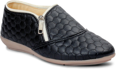

Meriggiare Casuals For Women(Black)