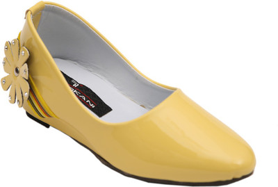 

Trilokani Girls, Yellow