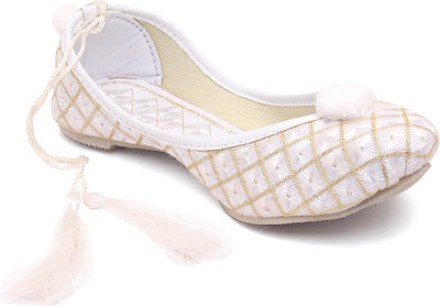 

Paduki Ethnic Mojaris For Women(White)