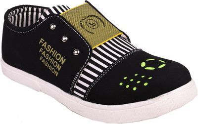 

Trilokani Boys, Black